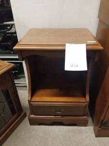 lot 212 image: Furniture