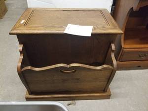 lot 211 image: Furniture