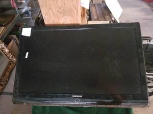 lot 171 image: Samsung TV