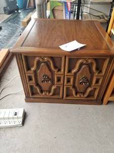 lot 289 image: Furniture