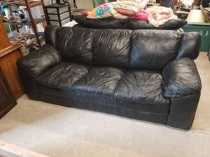 lot 64 image: Furniture