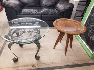 lot 68 image: Furniture