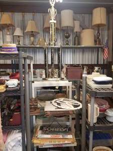 lot 72 image: Shelf Lot - Decor