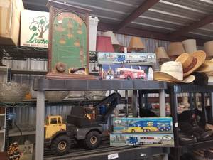 lot 62 image: Shelf Lot - Vintage toys