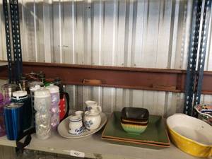 lot 40 image: Shelf Lot - kitchen items