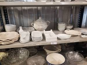 lot 42 image: Shelf Lot - kitchen items