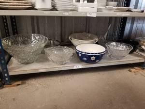 lot 43 image: Shelf Lot - kitchen items