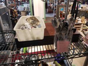 lot 52 image: KITCHEN ITEMS