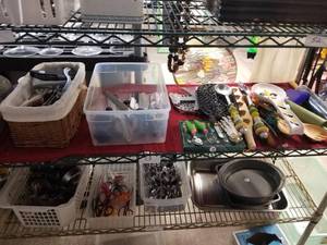 lot 53 image: Shelf Lot - kitchen items