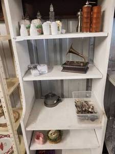 lot 48 image: Shelf Lot - kitchen items