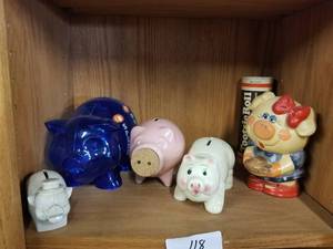 lot 118 image: Piggy banks