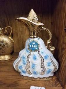 lot 126 image: Jim Beam decanter