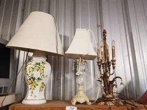 lot 128 image: Light Fixture