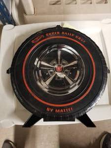 lot 142 image: Hot Wheel case with cars