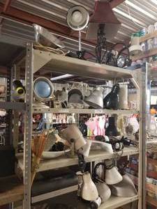 lot 194 image: Shelf Lot - lamps
