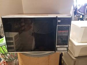 lot 162 image: MICROWAVE