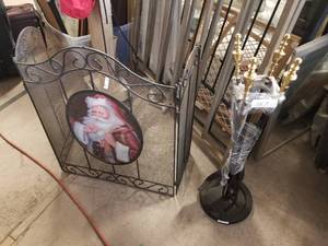 lot 157 image: Christmas Decorations