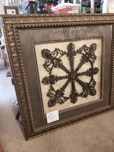 lot 99 image: Household Decorations