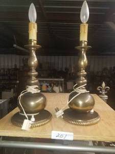 lot 201 image: Light Fixture