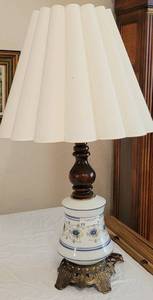 lot 8 image: VINTAGE HAND PAINTED MILK GLASS STYLE LAMP WITH BRASS BASE IN STYLE, COLOR, AND CONDITION SHOWN. (MATCHES LOT #3) Approx. 33 high with shade.