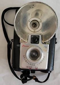 lot 24 image: VINTAGE KODAK BROWNIE STARFLASH CAMERA AS SHOWN.