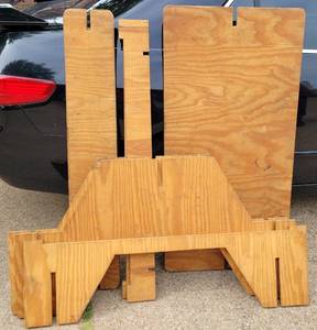 lot 31 image: KIDS PICNIC TABLE CUSTOM MADE WITH TRIPLE COATED MARINE WOOD AS SHOWN. EASY TO ASSEMBLE AND DISASSEMBLE.