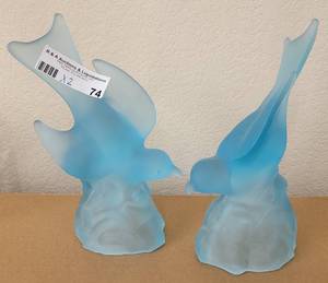 lot 74 image: PAIR OF BLUE GLASS BIRDS AS SHOWN. (YOUR BID X 2)