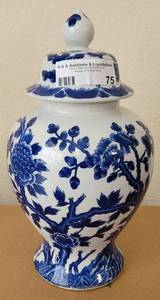 lot 75 image: VINTAGE ANDREA BY SADEK JAPAN URN IN STYLE, COLOR, AND CONDITION SHOWN.