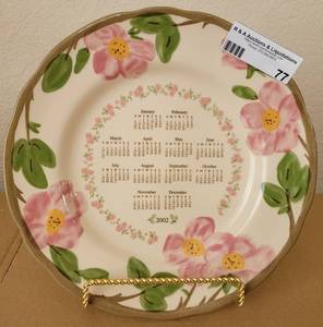 lot 77 image: 2002 FRANCISCAN JOHNSON BROTHERS ENGLAND DESERT ROSE CELEBRATING 60 YEARS COMMEMORATIVE CALENDAR PLATE AS SHOWN.