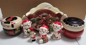 lot 113 image: LOT OF DECORATIVE CHRISTMAS ITEMS AS SHOWN.