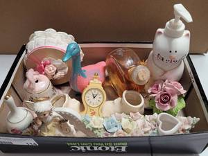 lot 114 image: LOT OF DECORATIVE ITEMS AS SHOWN.