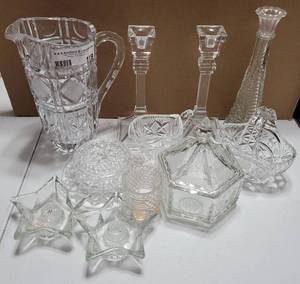 lot 119 image: GLASS PITCHER, CANDLE HOLDERS, AND MORE AS SHOWN. NICE MIXED LOT