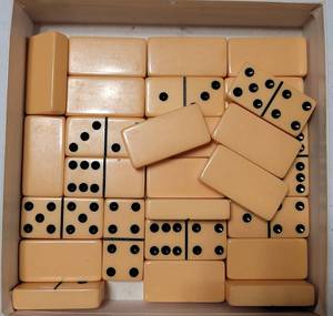 lot 121 image: VINTAGE DOMINOES AS SHOWN.