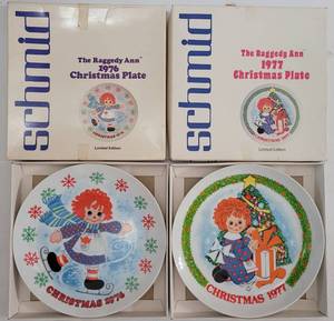 lot 124 image: LOT OF 2 VINTAGE SCHMID RAGGEDY ANN CHRISTMAS PLATES WITH ORIGINAL BOXES AS SHOWN. (1) 1976 AND (1) 1977. (YOUR BID X 2)
