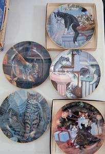 lot 131 image: LOT OF 5 COLLECTIBLE PLATES INCLUDING 4 1980S LOWELL DAVIS PLATES AS SHOWN. (YOUR BID X 5)