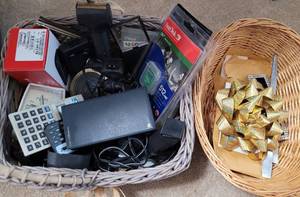 lot 132 image: MIXED LOT INCLUDING MEMORY CARD, CALCULATORS, VERIZON PHONE AND MORE AS SHOWN.