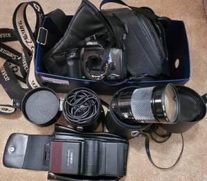 lot 133 image: MINOLTA MAXXUM 430SI RZ CAMERA 72 MM LENS, MINOLTA MAXXUM 4000 AF FLASH AND MORE AS SHOWN.