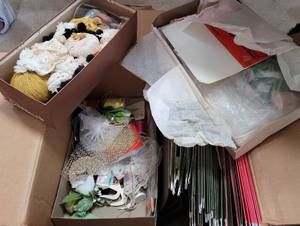 lot 135 image: MIXED LOT INCLUDING CRAFTING ITEMS AS SHOWN.