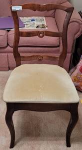 lot 159 image: VINTAGE WOOD FRAMED CHAIR WITH UPHOLSTERED SEAT IN STYLE, COLOR, AND CONDITION SHOWN.