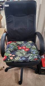 lot 160 image: OFFICE CHAIR WITH ROLLERS AS SHOWN.