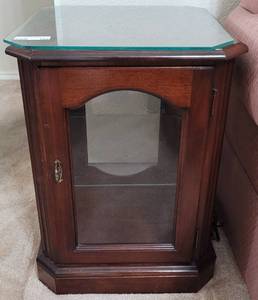 lot 168 image: WOOD WITH GLASS LIGHTED ACCENT TABLE IN STYLE, COLOR, AND CONDITION SHOWN. Approx. 18 x 18 x 24.