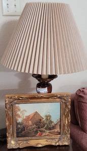 lot 174 image: LAMP WITH SHADE AND FRAMED PRINT AS SHOWN.