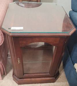 lot 179 image: WOOD WITH GLASS LIGHTED ACCENT TABLE IN STYLE, COLOR, AND CONDITION SHOWN. Approx. 18 x 18 x 24.