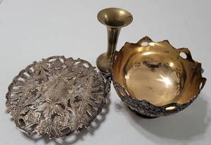 lot 186 image: SILVER PLATED TRIVET, BOWL AND MORE AS SHOWN.