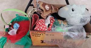lot 194 image: LOT OF COSTUME  PARTY ITEMS AS SHOWN.