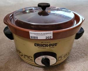 lot 202 image: VINTAGE RIVAL CROCK-POT MODEL 33501 WITH LID AS SHOWN.