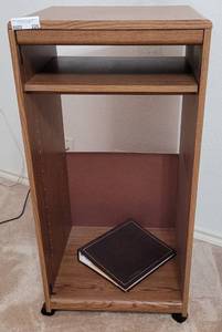 lot 226 image: MEDIA STYLE STAND ON WHEELS AS SHOWN.