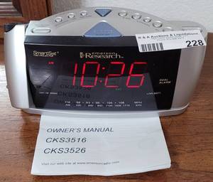 lot 228 image: EMERSON SMART SET CLOCK RADIO WITH PROJECTION FEATURE AS SHOWN.