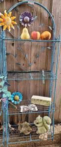 lot 261 image: METAL RACK WITH CONTENTS INCLUDING OUTDOOR DECOR AS SHOWN.