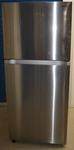 lot 4 image: Samsung RefrigeratorFreezer Model RT18M6215SRAA, 29 x 31 x67, Like New